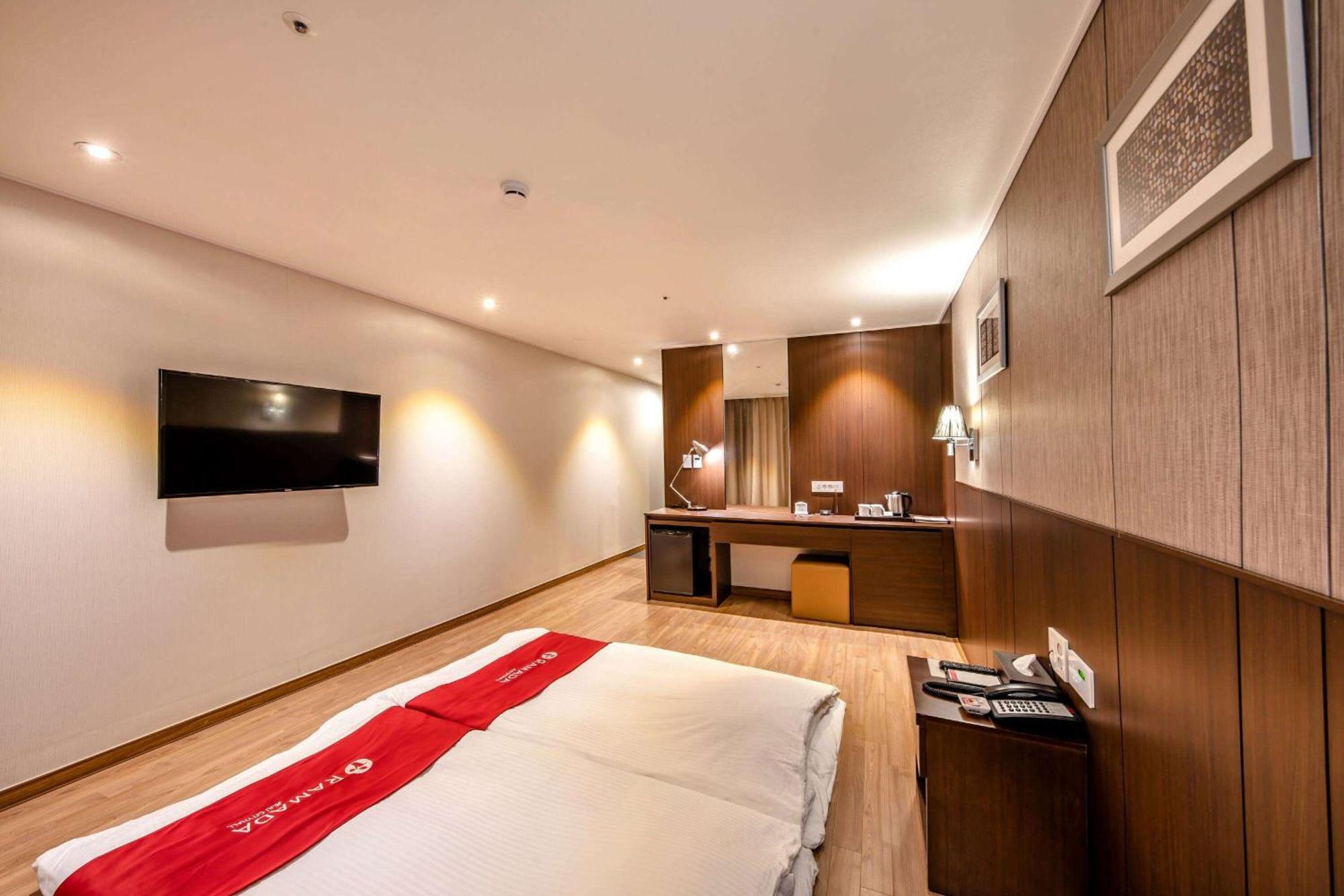 Ramada By Wyndham Jeju City Hall Εξωτερικό φωτογραφία